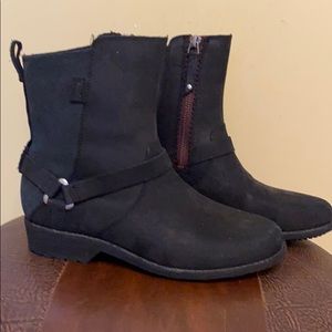 Teva black waterproof booties